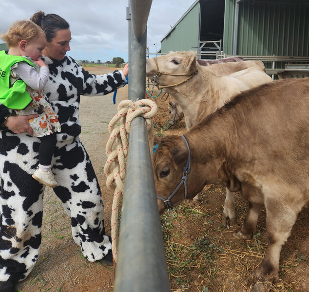 AG OPEN DAYS > Jasmine and her daughter Eloise (from Edge Early Learning) visited McNally Farm on the Open Days.