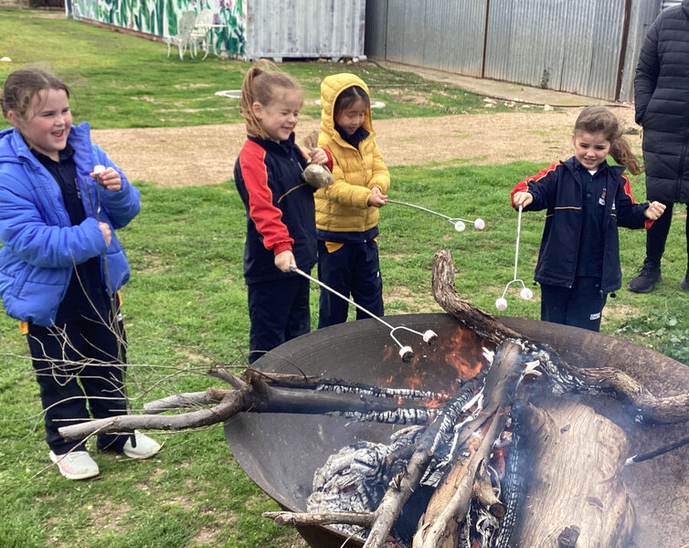 EXCURSION > Receptions keeping warm by the campfire at Redwing Farm.