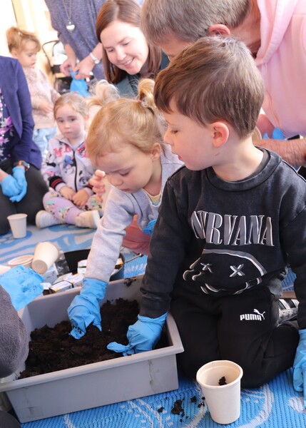 Mini Mark's Playgroup enjoyed the spring weather and planted their own plants.