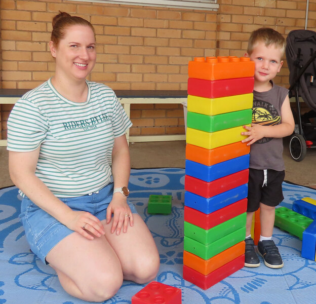 PLAYGROUP > Erin and Reid enjoyed building towers at Mini Mark's.