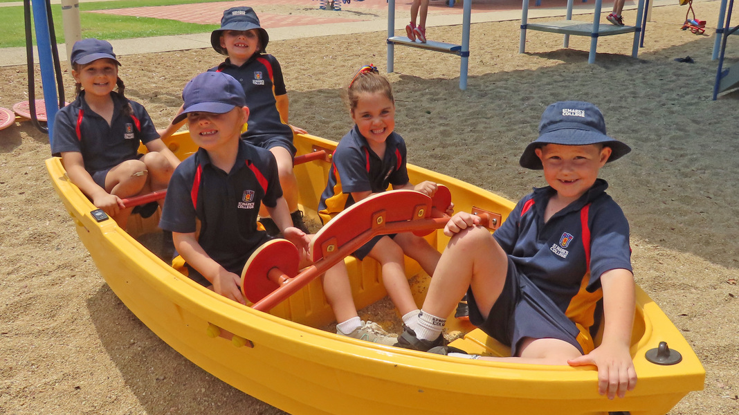 EXCURSION > Lara, Nyah, Dulcie, Annabelle and Dustin enjoying the playground.