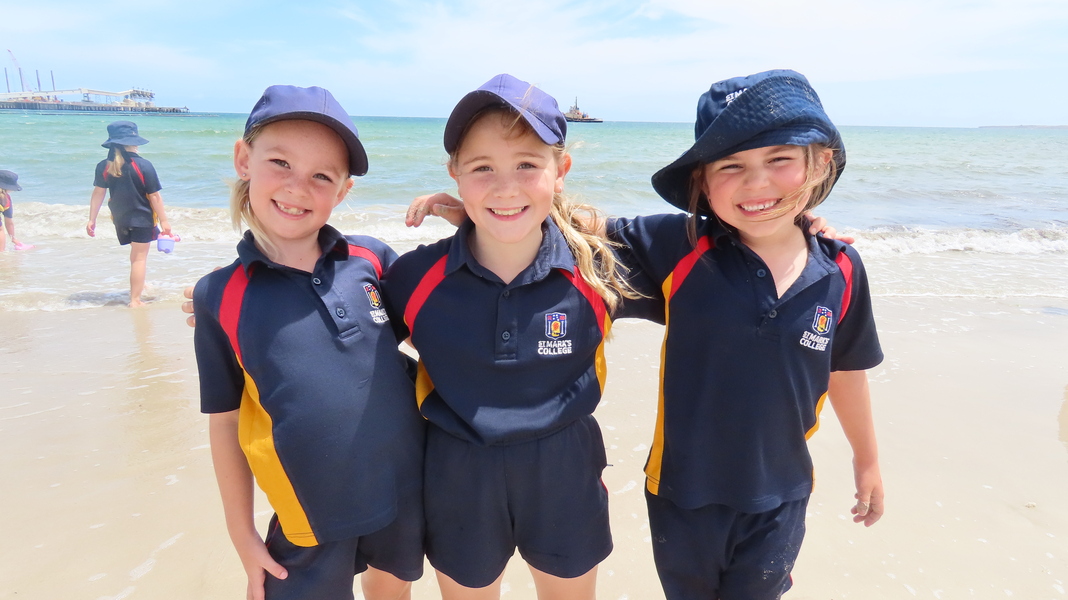 EXCURSION > Lily, Arliyah and Maggie enjoying the beach.